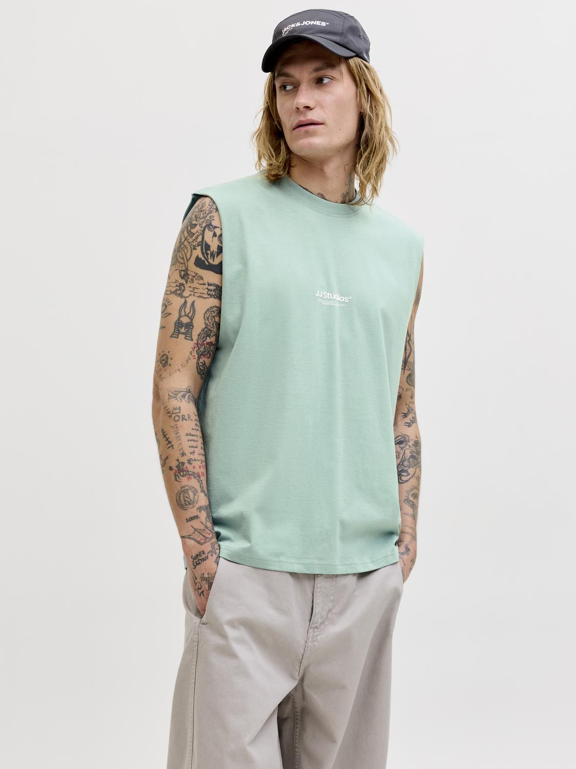 model_shot-front